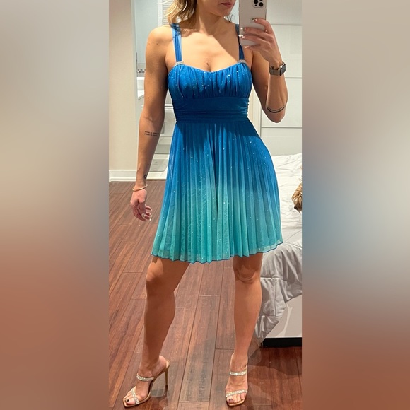 Speechless Dress, flare, pleaded, stretchy fabric, prom dress, NWOT, size M - Picture 3 of 9